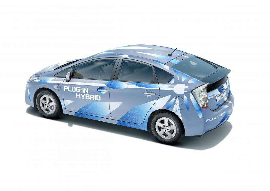  Toyota Prius Plug-In Hybrid Concept 2009 года  (фото 4 из 18)